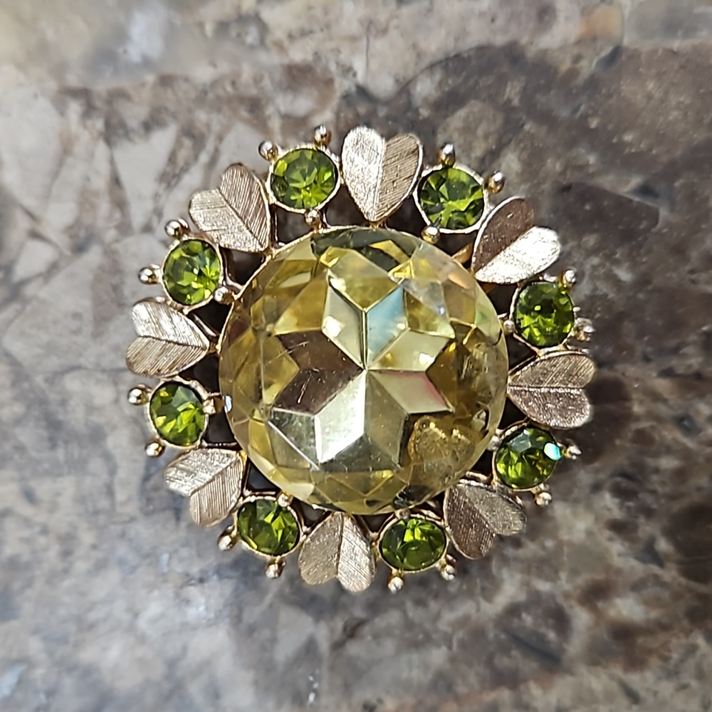 AVON GREEN‎ HEART BROOCH/ PENDANT